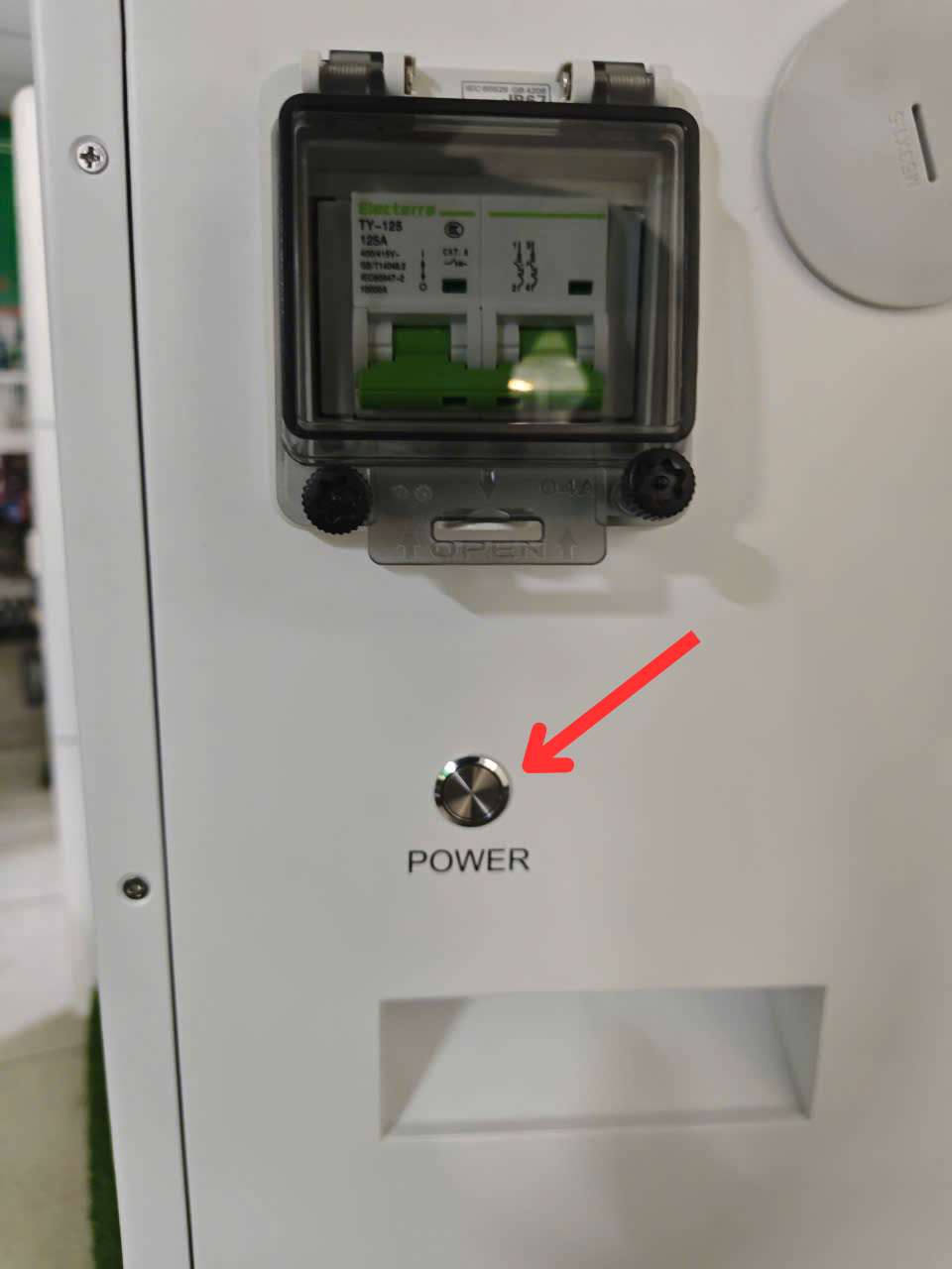 Bật công tắc nguồn pin Lithium Ecopower EP-W15